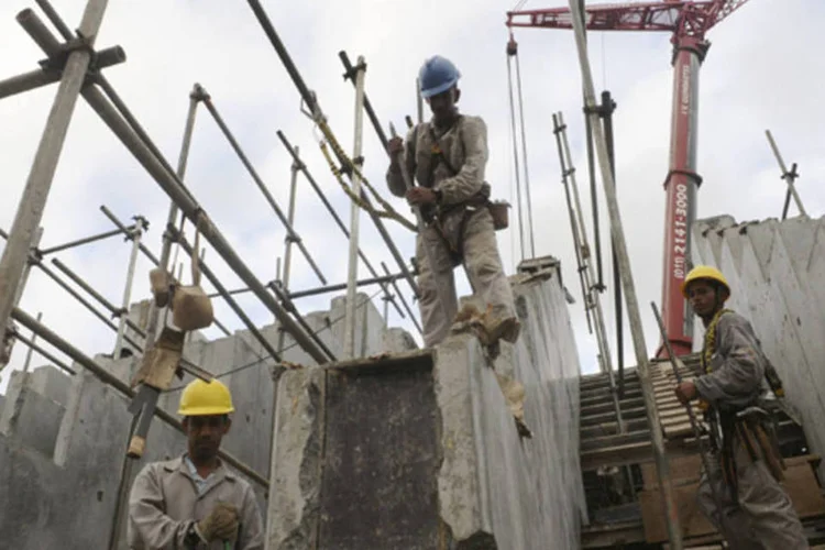 
	&quot;Vemos um r&aacute;pido crescimento da constru&ccedil;&atilde;o civil no pa&iacute;s, al&eacute;m de grandes projetos de infraestrutura em andamento, o que significa demanda por cimento, rocha britada e areia&quot;, disse Fersen Lambranho
 (Lunae Parracho/Reuters)