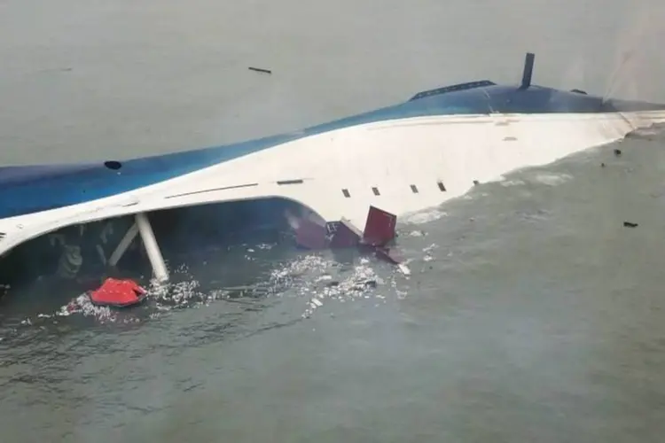 
	Sewol afunda na Coreia do Sul: naufr&aacute;gio deixou mais de 300 mortos
 (KIM HONG-JI/Reuters)