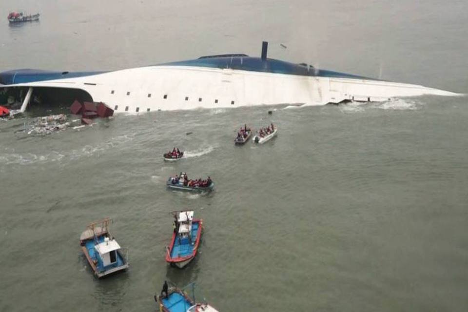 Capitão de balsa que naufragou na Coreia é condenado