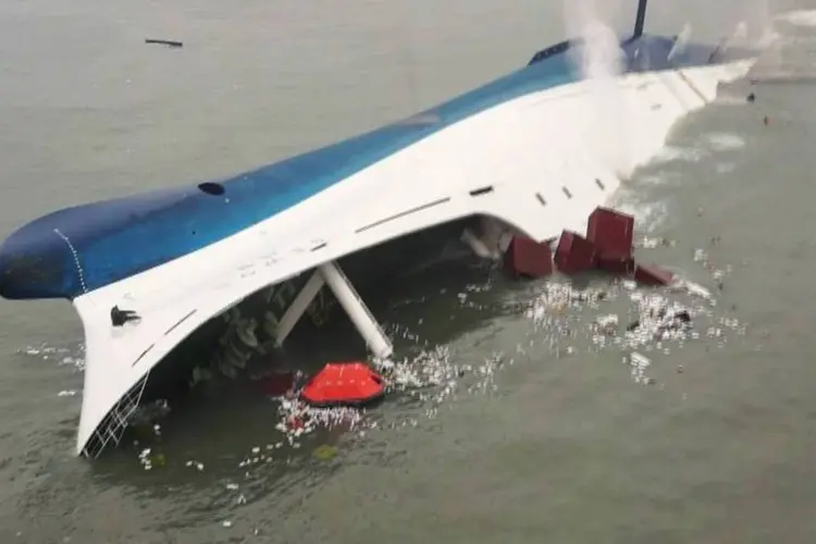 
	Sewol afunda na Coreia do Sul: balsa naufragou na quarta-feira passada, no trajeto entre a localidade portu&aacute;ria de Incheon e a ilha tur&iacute;stica de Jeju
 (KIM HONG-JI/Reuters)