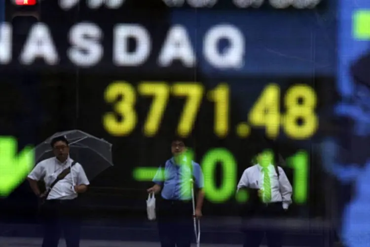 
	&Iacute;ndices de a&ccedil;&otilde;es da Nasdaq em um tel&atilde;o em T&oacute;quio: &iacute;ndice fechou em queda de 9,42 pontos (0,23%), em 4.156,19 pontos
 (Issei Kato/Reuters)