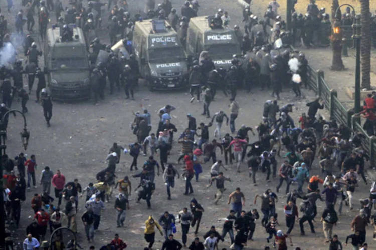 
	Protesto convocado por militantes da esquerda, liberais e grupos socialistas marca uma escalada da pior crise desde que o pol&iacute;tico da Irmandade Mu&ccedil;ulmana foi eleito
 (Mohamed Abd El Ghany/Reuters)