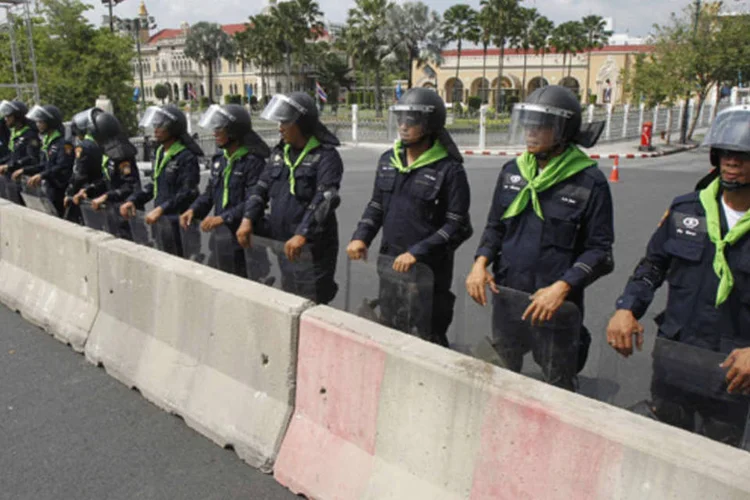 Pelo menos 50 mil manifestantes são esperados nos arredores do Parlamento no sábado, disse o chefe de polícia (Chaiwat Subprasom/Reuters)