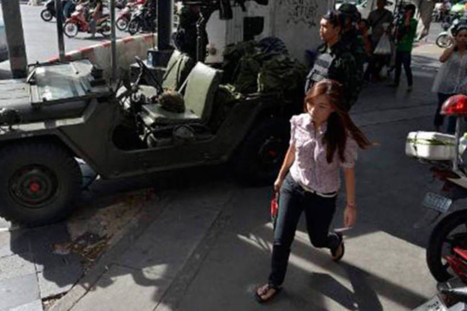 Exército tailandês decreta lei marcial e ocupa Bangcoc