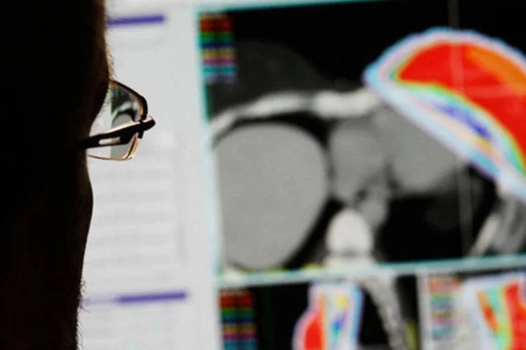 
	Exame m&eacute;dico:&nbsp;o ministro informou que ap&oacute;s a ades&atilde;o de estados e munic&iacute;pios ao edital ser&aacute; poss&iacute;vel ter a dimens&atilde;o da quantidade de m&eacute;dicos necess&aacute;ria.
 (Chris Hondros/AFP)