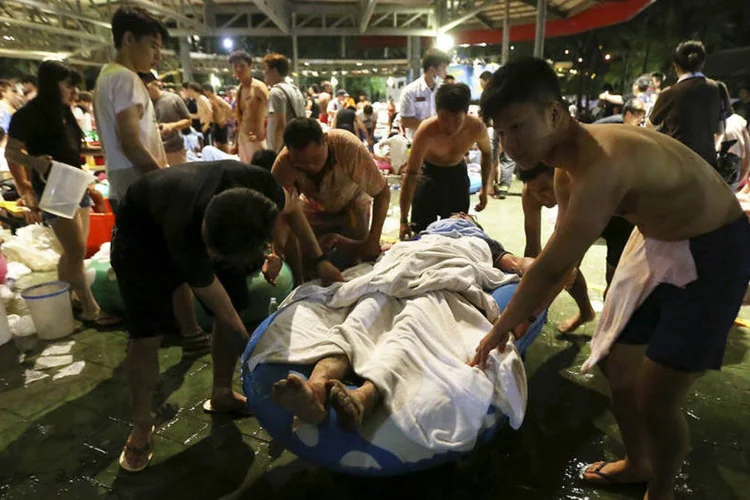 
	Feridos em explos&atilde;o de parque aqu&aacute;tico: Cerca de mil pessoas participavam do festival Color Play Asia que acontecia no parque, localizado nos arredores de Taip&eacute;
 (Reuters)