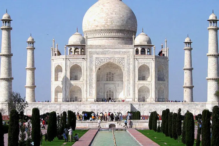 Taj Mahal: entre 10.000 e 15.000 pessoas o vistam todos os dias. Mas esta cifra pode chegar a 70.000 durante o fim de semana (Wikimedia Commons/Wikimedia Commons)