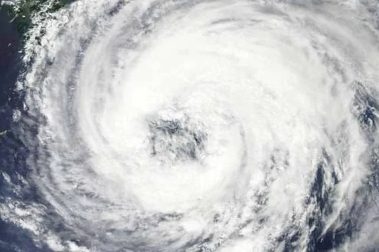Talas visto por satélites da Nasa: este é o 12º tufão da temporada (Nasa)
