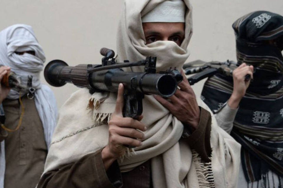 Tropas afegãs libertam 25 crianças e 10 adultos de talibãs