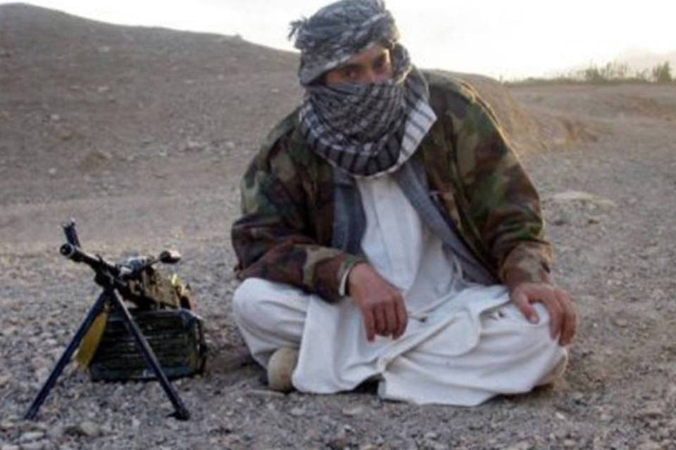Talibãs pedem que Obama retire as tropas do Afeganistão