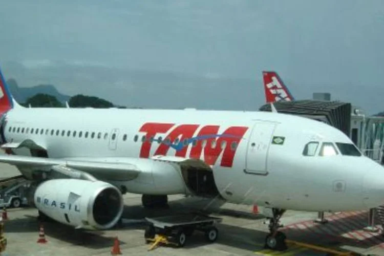 TAM: o certificado permite que a TAM amplie a oferta de serviços do seu centro de manutenção  (.)