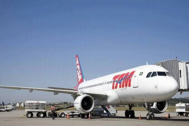 Em casos de contingência operacional, e para suprir as necessidades de voo no período, aeronaves reserva da TAM estarão posicionadas em tempo integral nos aeroportos (Divulgação)