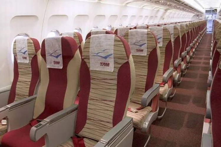 Avião da TAM: com o acordo, os clientes poderão incluir em uma passagem todo o trecho da viagem, combinando vôos das duas companhias aéreas (Divulgação)