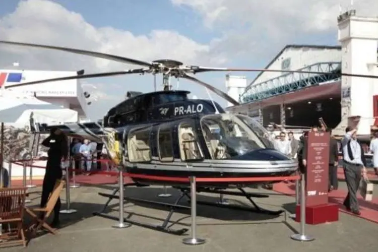 Helicóptero da TAM AE na Labace: a empresa planeja instalar um depósito especial no Centro de Jundiaí para armazenar peças de reposição dos jatos comercializados pela empresa (Rafael Cusato)
