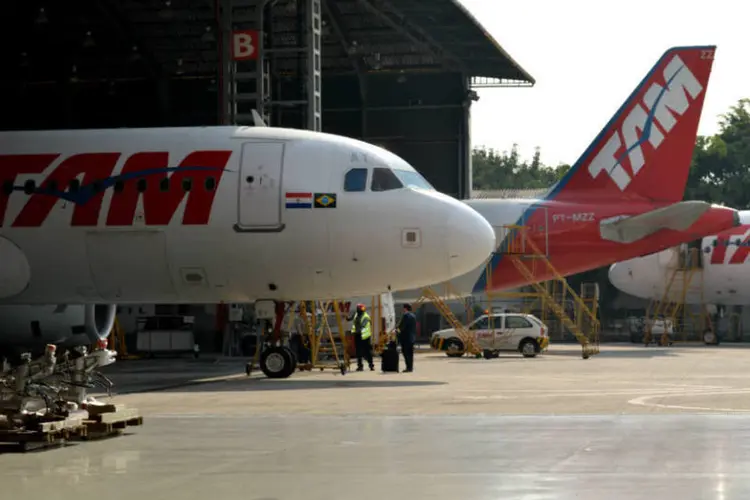 
	Avi&otilde;es no hangar da TAM: aproximadamente US$ 100 milh&otilde;es ser&atilde;o voltados para atendimento ao passageiro
 (Luísa Melo/Exame.com)