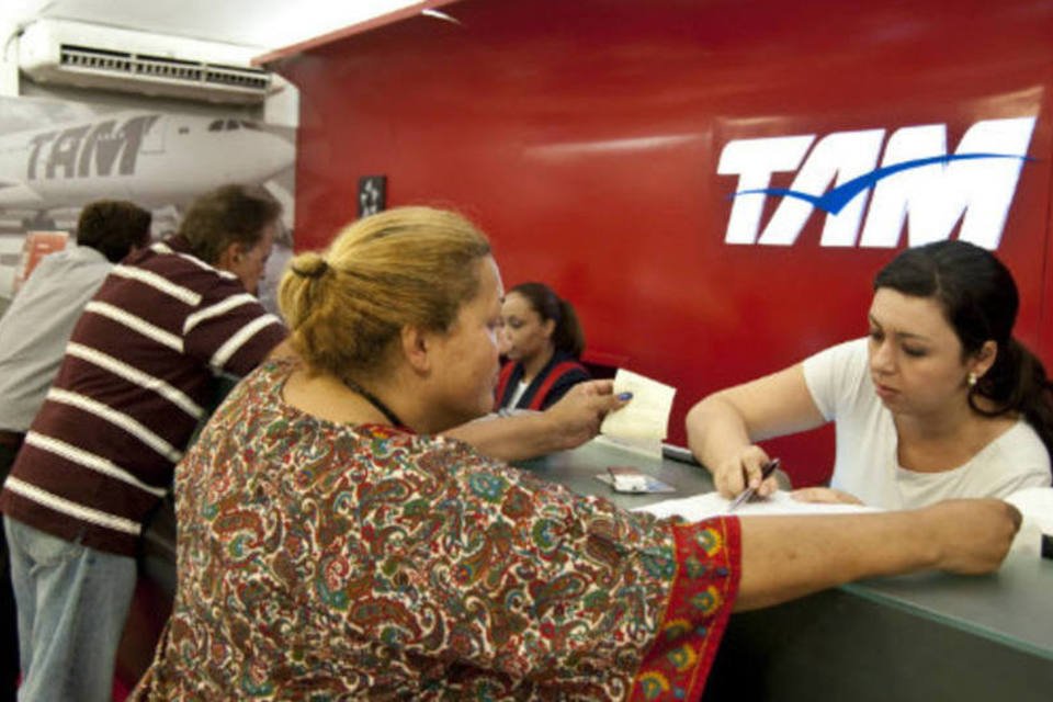 Funcionários da TAM cruzam os braços no Aeroporto de Cumbica