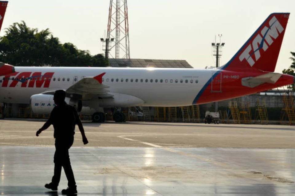 Por dentro da oficina de aviões da TAM em São Paulo