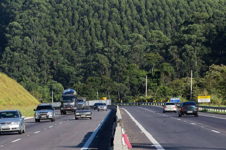 Trecho da Rodovia dos Tamoios na cidade de Paraibuna, em São Paulo (Divulgação/Governo do Estado de São Paulo)