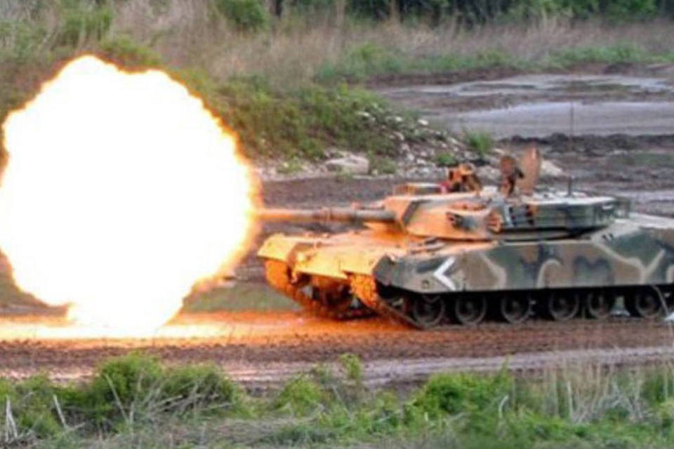 Tanque sul-coreano faz exercícios perto da fronteira desmilitarizada com o Norte (.)
