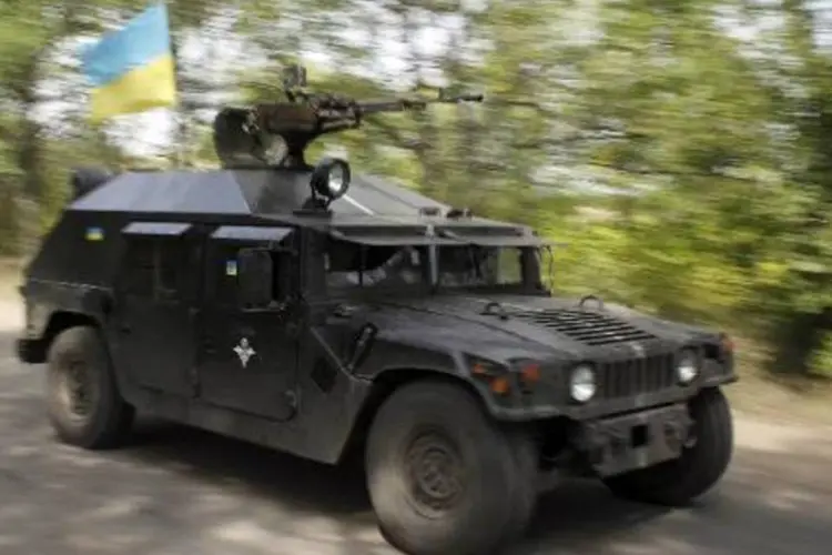 Tanque ucraniano na região de Donetsk, reduto separatista no leste do país (Anatolii Stepanov/AFP)
