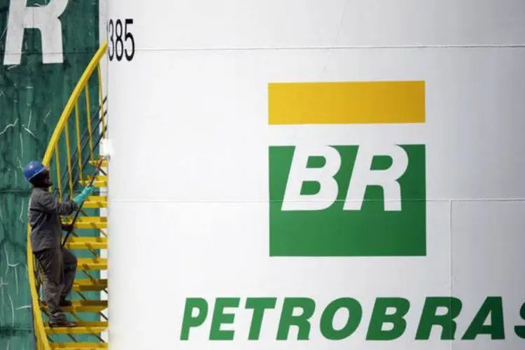 
	Tanque da Petrobras: movimento tem chamado a aten&ccedil;&atilde;o de operadores do mercado de petr&oacute;leo no exterior, com repercuss&otilde;es no pre&ccedil;o da commodity
 (Ueslei Marcelino/Reuters)