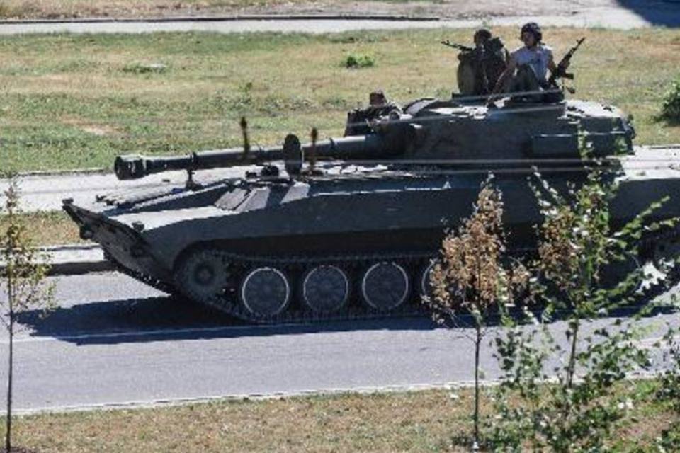 Separatistas pró-Rússia encontram vala com 4 mortos