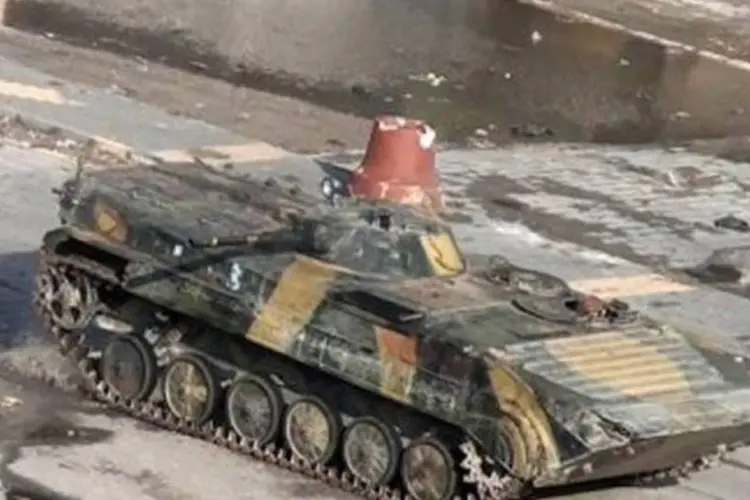 Segundo o OSDH, 11 tanques das forças de segurança foram retirados das ruas de em Homs