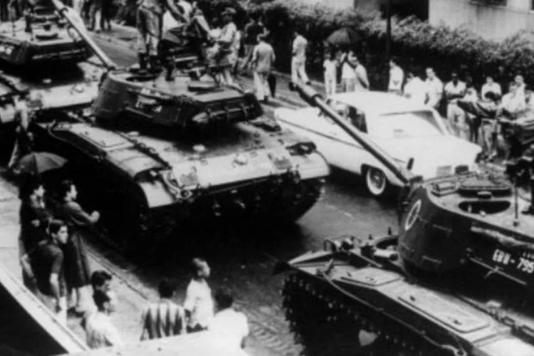 Ditadura militar: comissão Nacional da Verdade encerrou seus trabalhos com relatório com mais de 100 mil documentos sobre violações de direitos humanos cometidos durante o regime (Mondadori via Getty Images/Getty Images)