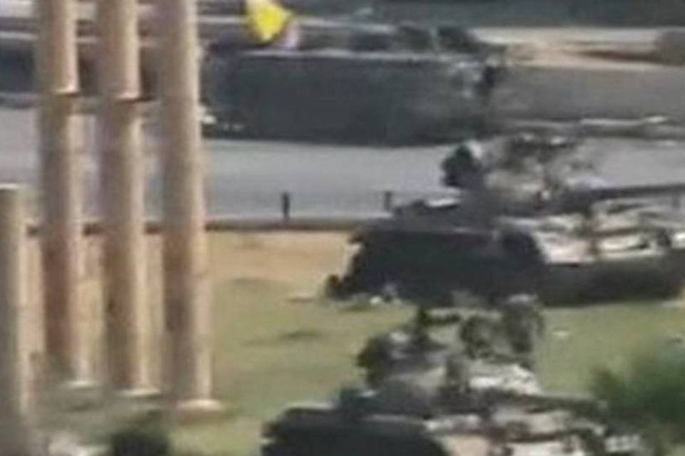 Dezenas de tanques entram na localidade de Al Haula, na Síria