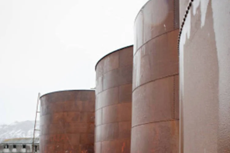 
	Tanques de petr&oacute;leo: vencimento do Brent com entrega em junho subia 0,44%, para 108,52 d&oacute;lares por barril&nbsp;
 (Getty Images)
