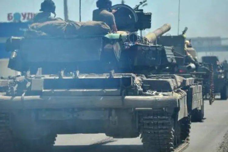 
	Tanques ucranianos no norte de Donetsk
 (Genya Savilov/AFP)