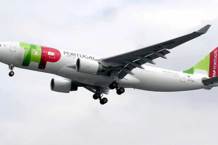 Avião da TAP: a meta do governo lusitano é conseguir, no total, aproximadamente 5,5 bilhões de euros com as privatizações (Arpingstone /Wikimedia Commons)