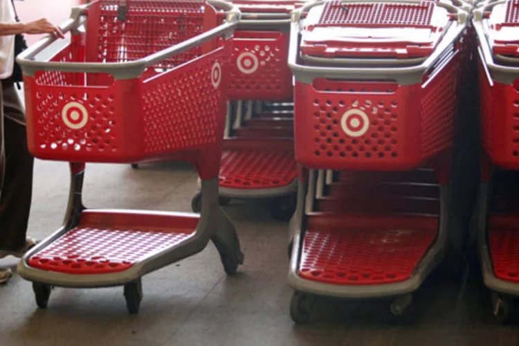 Target: concorrente do WalMart e outros varejistas de descontos com produtos de primeira necessidade, vestuário e acessórios, disse que lucrou US$611 milhões no 2º tri (Patrick T. Fallon/Bloomberg)