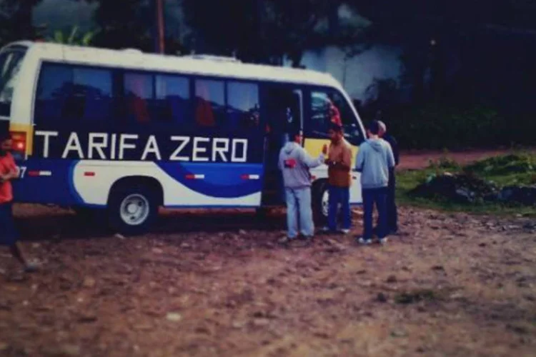 
	Linha popular no Marsilac, feita pelo grupo Luta do Transporte no Extremo Sul: 600 reais necess&aacute;rios para alugar van foram arrecadado com os pr&oacute;prios moradores
 (Olegário A. Filho/Vereda estreita)