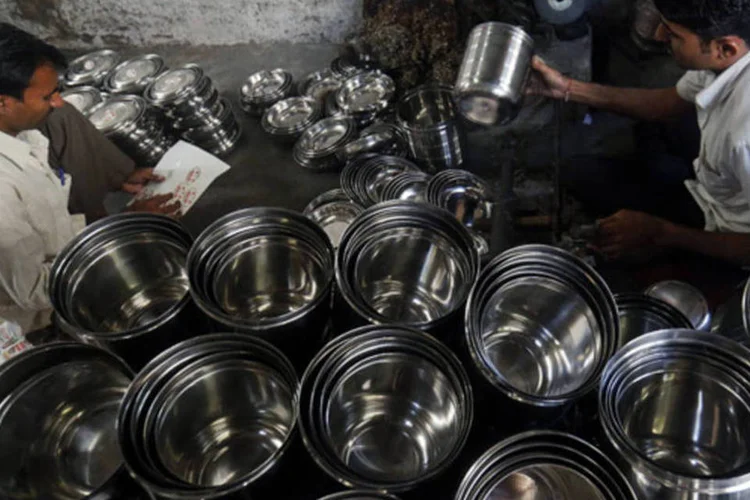 
	Tata Steel: empresa emprega cerca de 15.000 pessoas no Reino Unido e o fracasso em encontrar um comprador poderia colocar postos de trabalho em risco
 (Vivek Prakash/Bloomberg)