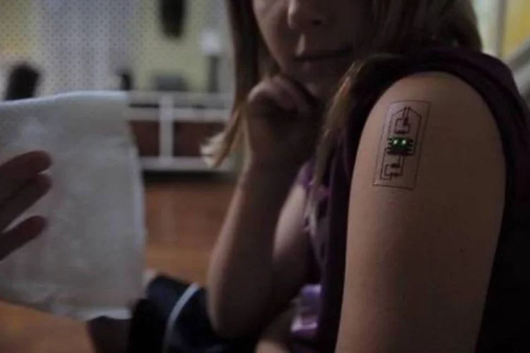 
	&quot;Tech Tats&quot;, tecnologia criada pela desenvolvedora Chaotic Moon
 (Reprodução/Vimeo)