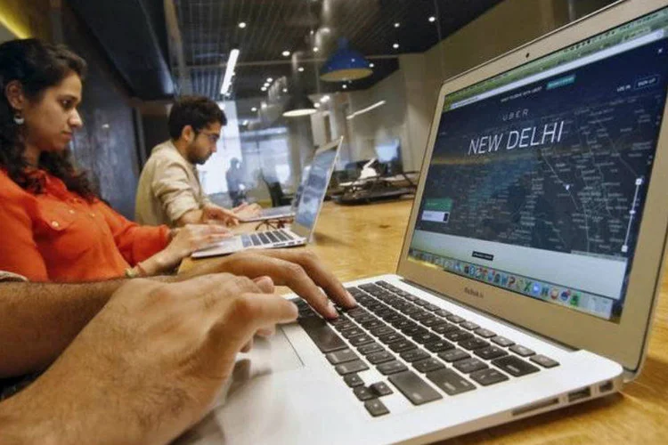 
	Escrit&oacute;rio do servi&ccedil;o de t&aacute;xi online Uber na &Iacute;ndia: a companhia sofreu amea&ccedil;as de sindicatos de taxistas de Mumbai, capital do estado de Maharashtra
 (Anindito Mukherjee/Reuters)