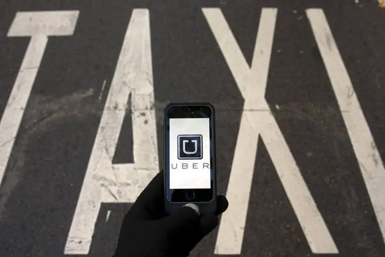 
	Taxistas protestam contra Uber: a ambi&ccedil;&atilde;o da empresa em conquistar o mercado espanhol de t&aacute;xi continua a mesma
 (Sergio Perez / Reuters)