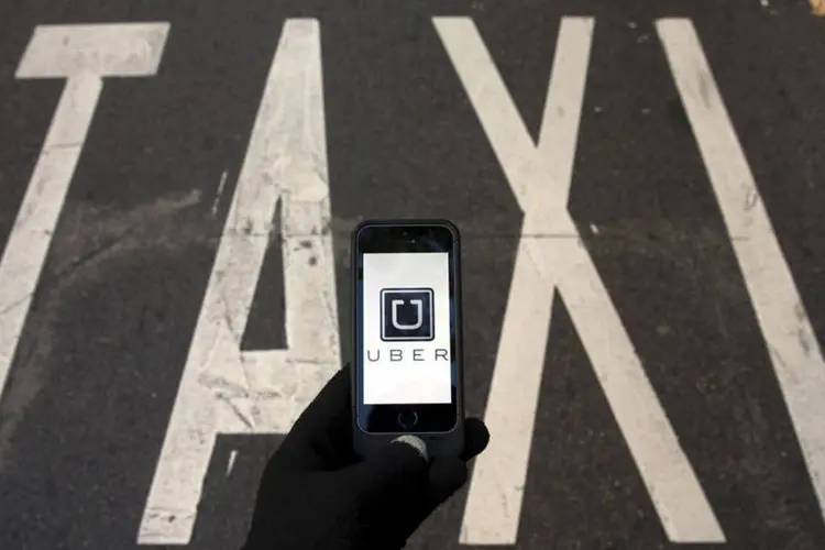 
	Uber: no protesto, os taxistas lan&ccedil;aram muitas bombas para fazer barulho
 (Sergio Perez / Reuters)