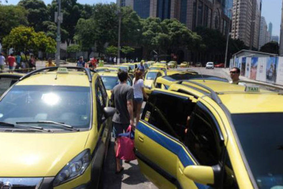 Auxílio taxista: Poderão ser contemplados os motoristas de táxi que residam e trabalhem no Brasil que comprovadamente (Tânia Rêgo/Agência Brasil/Divulgação)