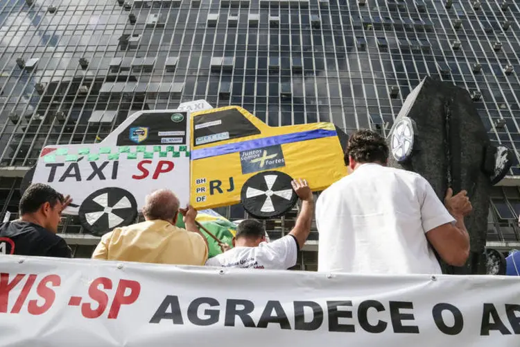 
	Taxistas em protesto contra o Uber em S&atilde;o Paulo
 (Paulo Pinto/ Fotos Públicas)