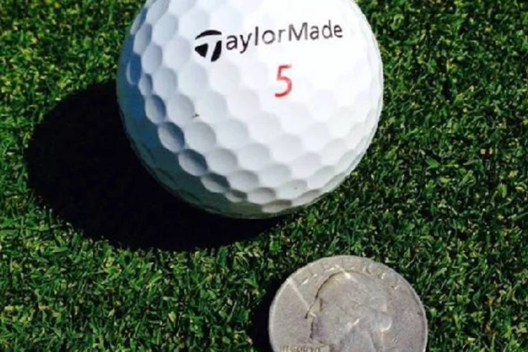 
	Bola de golfe da TaylorMade, da Adidas: os desligamentos de s&oacute;cios diminu&iacute;ram &agrave; medida que praticantes de golfe voltam a adotar o hobby&nbsp;
 (Reprodução/Facebook)