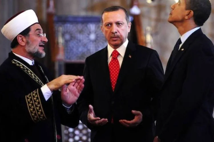 Tayyip Erdogan, primeiro-ministro da Turquia, com Barack Obama e líder religioso (Getty Images)