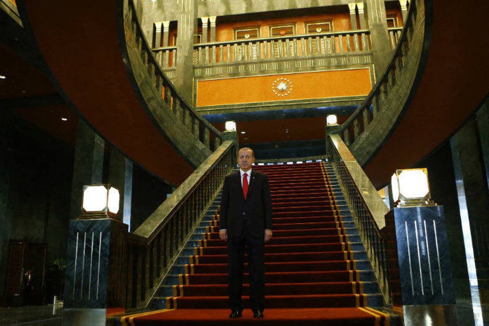 Erdogan inaugura palácio presidencial polêmico na Turquia