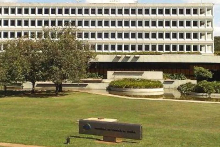 TCU abre concurso para 20 cargos de Auditor Federal de Controle Externo com especialidade em TI (.)