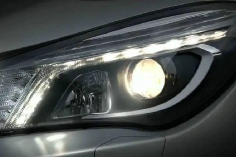 Teaser da Mercedes-Benz para o Super Bowl 2013: campanha vai promover o modelo CLA (Reprodução)