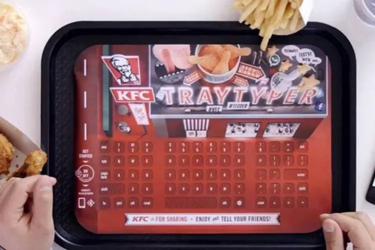 O Tray Taper, o teclado wireless em bandejas do KFC (Reprodução/Youtube)