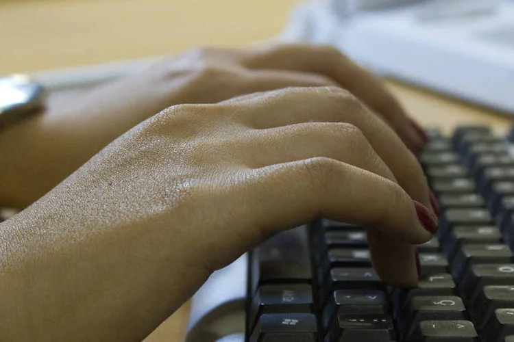 
	Computador: todo o processo para fechar empresa pode ser feito pela internet, diz governo
 (Marcos Santos/ USP Imagens)