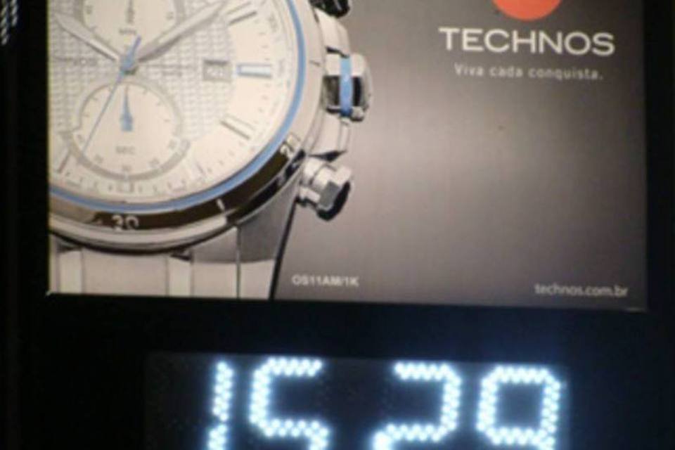Technos exibe marca em relógios de Congonhas
