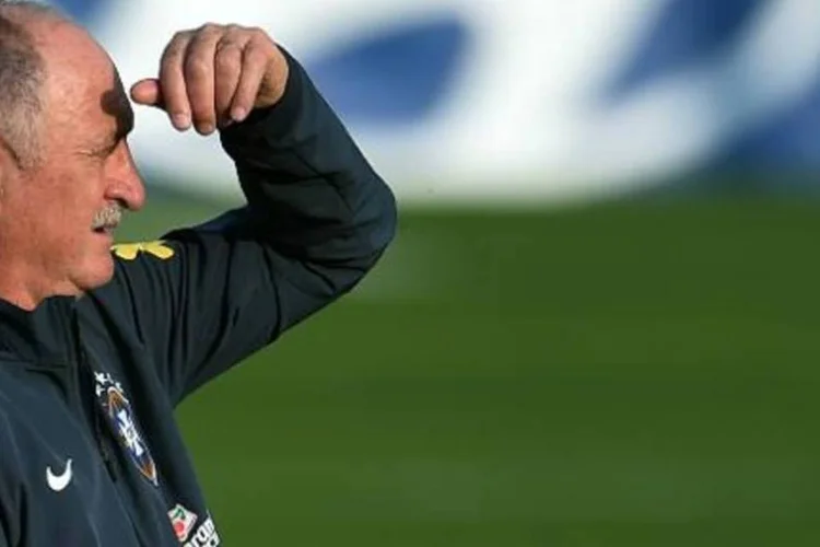 
	Luiz Felipe Scolari tenta mascarar vexame da Copa
 (Vanderlei Almeida/AFP)